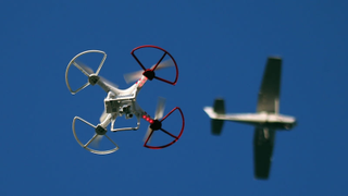 Uno de los aeropuertos más grandes de Europa se vio obligado a cerrar más de 24 horas por culpa de dos drones